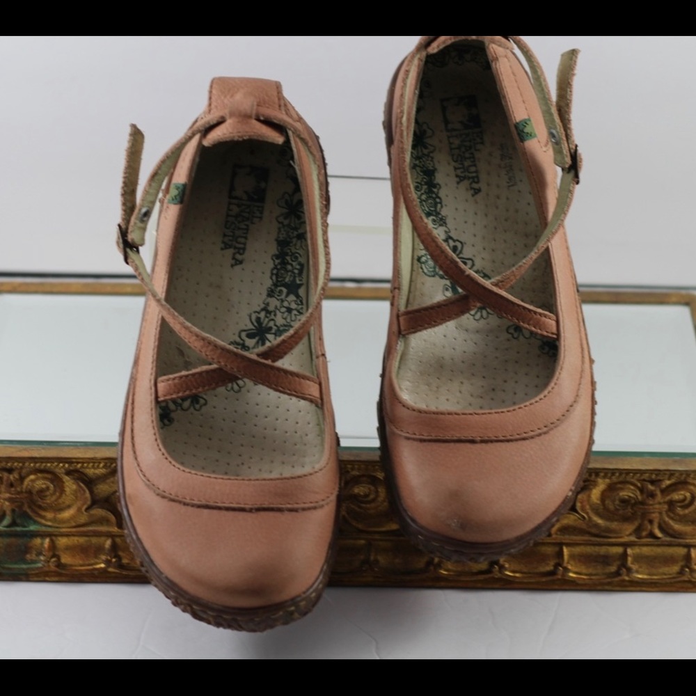 El Naturalista Peachy Flats - criss cross top size 38